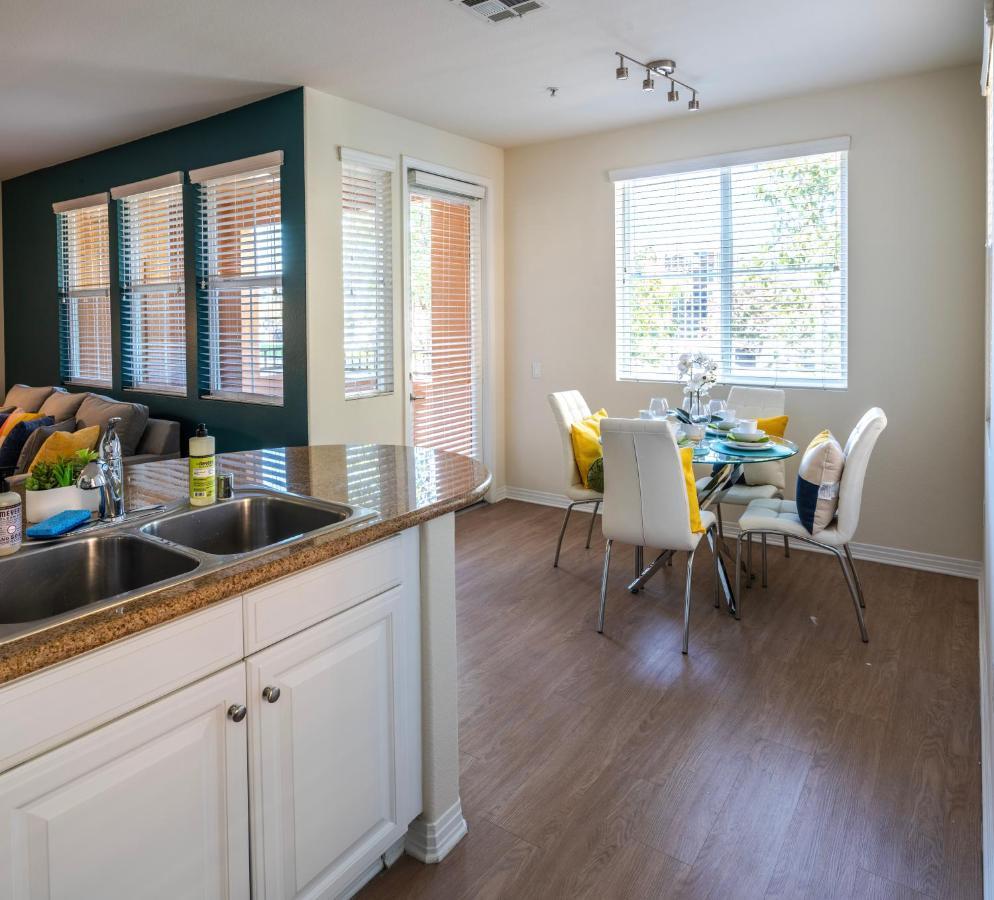 Amazing 2 Bedroom 7 Min From Disneyland W Free Parking Anaheim Exterior photo